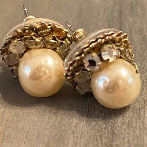 Vintage style pearl earrings